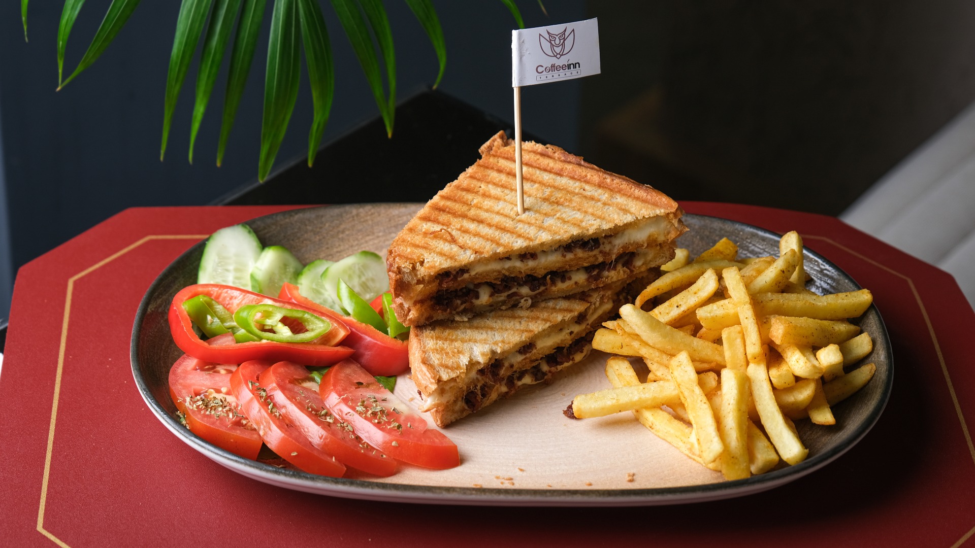 KAŞARLI KIBRIS PASTIRMALI TOST MENÜ